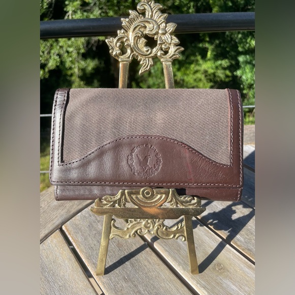 WREN AND IVY ESSENTIALS COAT WALLET - Picture 1 of 7